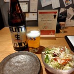 焼肉ホルモン 龍の巣 - 瓶ビール 680円、お通し 500円