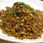 喜臨軒 - 牛肉とナッツの中国たまり醤油『黒チャーハン』@1,200 