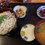 まぐろや - 窯揚げしらす　中とろ中落丼　1,350円