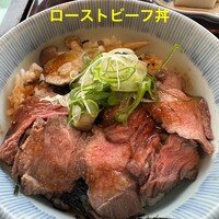 ダイナミックキッチン＆バー 響 カレッタ汐留店  - 今回選んだ小丼は「ローストビーフ丼」