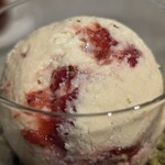 MISO - 濃厚な苺のレアチーズアイス  これだけでも勝負出来る