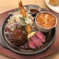 ビストロカラト - ミックスグリルセット(1,892円)
                    エビフライ･ハンバーグ･ローストビーフ
                    グラタン･サラダ･スープ
                    パン45g(お代わり可･ライスも選択可)