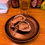 5坪 本店 - 生牡蠣 1個200円