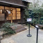 Think - お店入り口