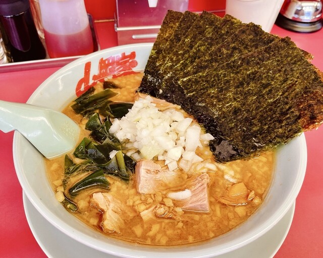 限定の焦がし醤油ラーメン食べてきた : ラーメン山岡家 北見店の写真