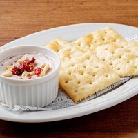 ドライフルーツとクリームチーズのクロスティーニ