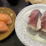亀正くるくる寿司 - サーモン、鯖