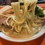 ちばから 市原本店 - 麺はもちっとして濃厚スープに絡みつきます！