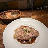 シャンパン食堂 - 豚肩ロースのグリル  シェリービネガーソース