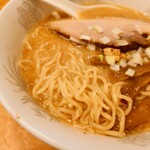 らぁめん 一福 - 弾力がありながら、ツルンと滑る麺が独特。