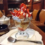 六曜館珈琲店 - いちごパフェ900円