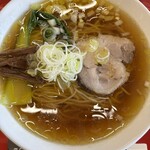 竹末道の駅本陣 - バラチャーシュー、メンマ、チンゲン菜、刻みタマネギ、刻みネギ。