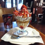 六曜館珈琲店 - いちごパフェ900円