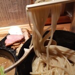 麺屋 周郷 - 短めやや細めの麺　すすりやすい