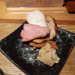 麺屋 周郷 - トッピング　チャーシュー三枚　メンマ　筍ゆば