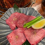 炭火焼肉 ホルモン にく式 - 