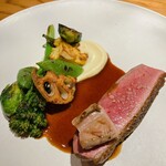 L'inconnu - 小鴨の黒胡椒を効かせた赤ワインソースさんでーす。