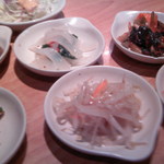 マニト 1号店 - マニトのおかず。すごい量！！