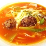 マニマニ - 肉団子と野菜のモッツァレラチーズ添えトマトスープ