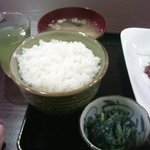 食事処 坊 - 定食のご飯と味噌汁