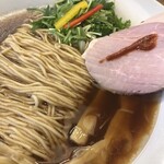 めん処 きよ洲 - 2種類のチャーシューが濃いめの味付けで美味しい！