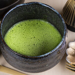 和風かふぇ金皓庵 - 薄茶／手摘み一番茶のみの宇治抹茶「金閣」を使用しております
