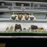 トゥールの四月 - もう陳列ケーキはほとんど売り切れ…