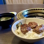味道源 - 私の取り皿は白いごはん
