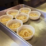 大介うどん - 用意された麺を取って…