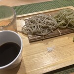 グリチネ - バジルそばと日本そばの食べ比べ盛りそば