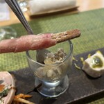 グリチネ - そばの実マリネ・そば粉のグリッシーニ生ハムを巻いて