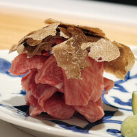 肉割烹 岡田前 - タン刺し 黒トリュフ