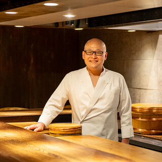 佐谷壮士（サタニソウシ）氏−食べ歩き、握り続けることが修業に