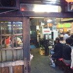 Horumon Senta Tengu Ya - 入り口からの店内の様子です。