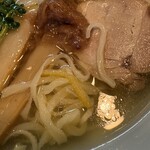 佐野ラ－メン たかの - 梅肉と柚子皮