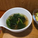キッチン ブルー グローブ - ほうれん草スープのアップ
