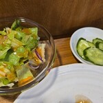 キッチン ブルー グローブ - サラダ、お新香のアップ