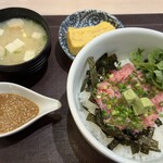 海鮮丼 日の出 - 