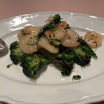 281031425 - 小エビと季節野菜のガーリックソテー