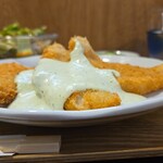 キッチン ブルー グローブ - 横から、ソースが流れ出る