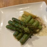 青山ぼこい - 写真はバター焼き。茹でアスパラにマヨも美味しいよ