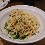 NIBOSHI MANIA - ハニーマスタードポークの和え玉の麵と油ダレ