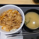 松屋 - 令和7年1月 24時間営業
牛めし並(みそ汁付) 税込430円