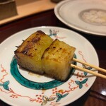 焼き鳥 こと - なす。鶏油を纏わせています。