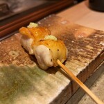 焼き鳥 こと - もも。ジューシー。