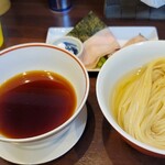 とものもと - 昆布水つけ麺、凄い淡麗な見た目♪