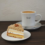 coffee house takizawake - 和栗のモンブラン（790円） カフェラテ（650円） オーツミルク変更（100円）