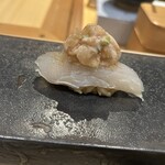 鮨 心白 - カワハギ。肝と叩き身