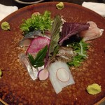 色菜広場 いっぽいっぽ - 刺し身の盛り合わせ