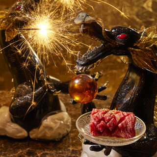 派手な演出と共に黒毛和牛を…